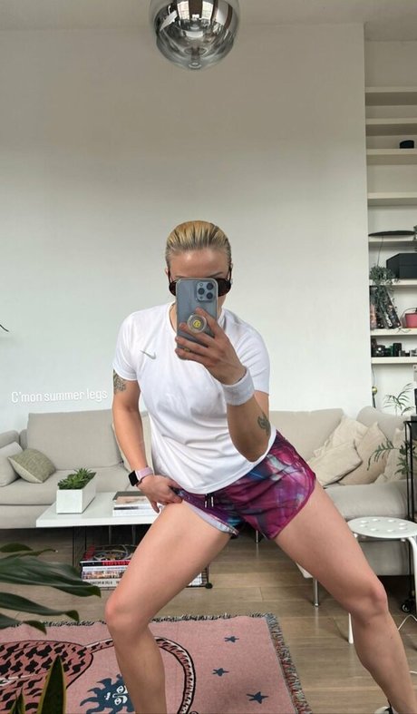 Julia Hardy heiße erotische foto