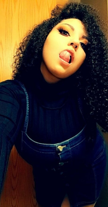 breite onlyfans exklusive heiße bild