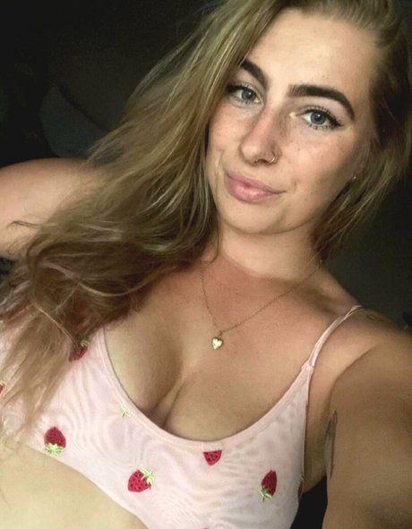 Blondinbelka hübsche nackt foto