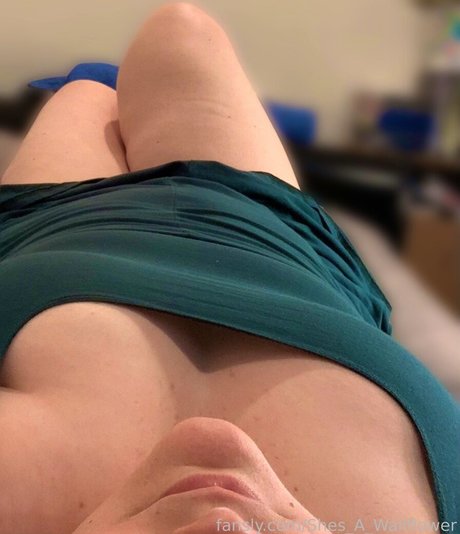 shes a wallflower erotische nacktheit bild