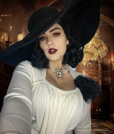 Lady Dimitrescu nackt erotische galerien