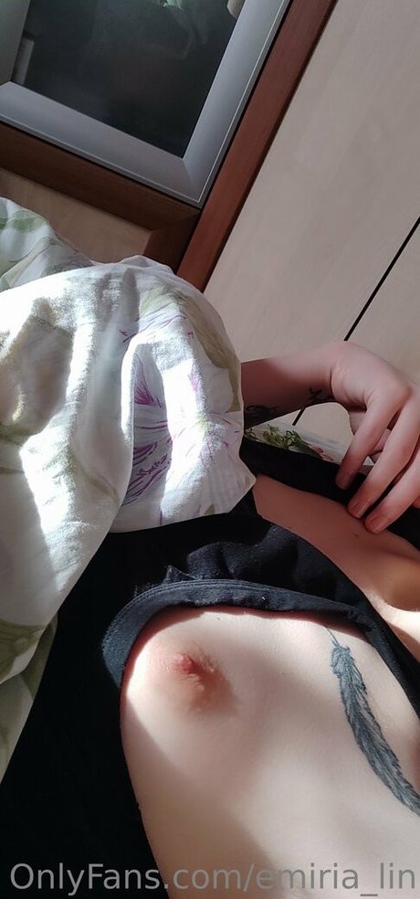 vollbusige brünette onlyfans nackt top bild