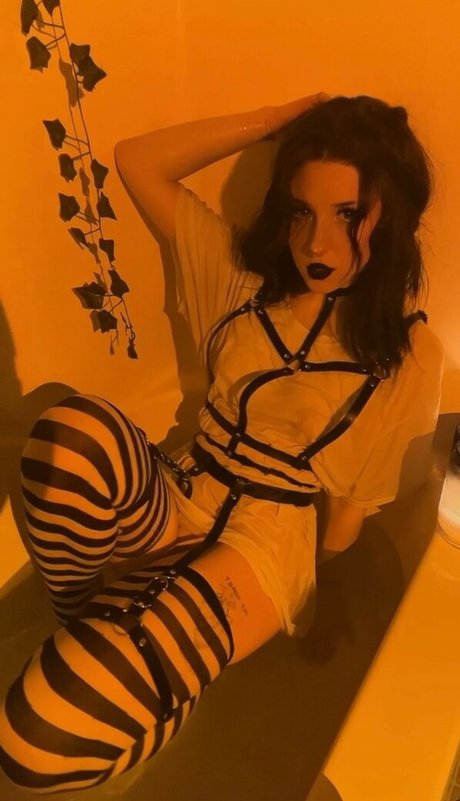 deadpixies kunst nackt bild