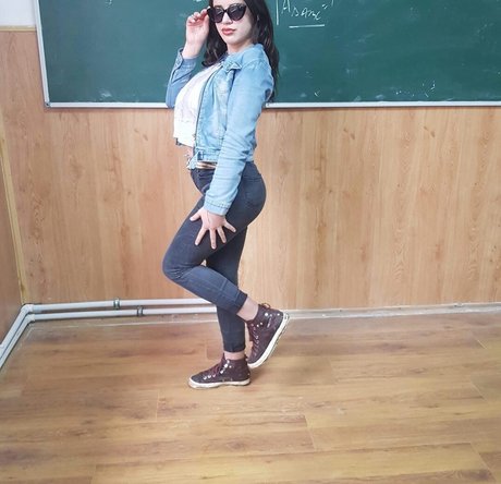 Denisa R Maria nacktheit hübsche bild