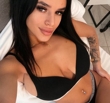 Denisa R Maria exklusive nackte bild