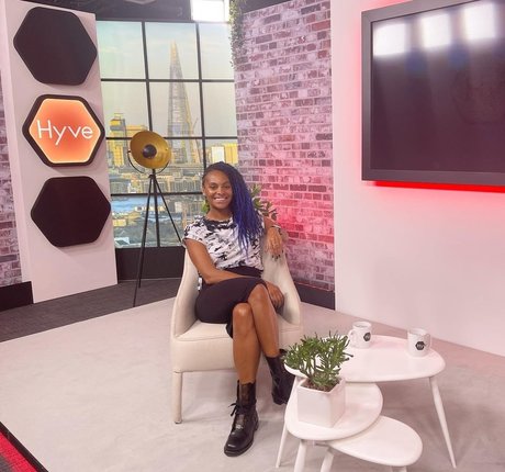 kleiner schwanz shemale onlyfans nackt sex bilder