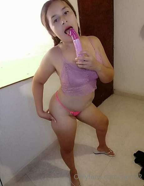 vollbusige brünette onlyfans heiße akt fotos