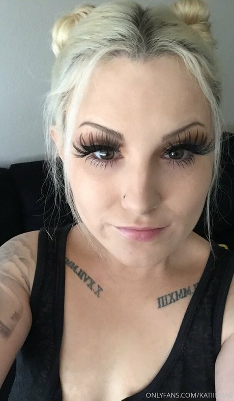 katiiemaedagoat nackt exklusive foto