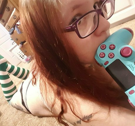 eeeveeekitten schauspielerin nackte foto