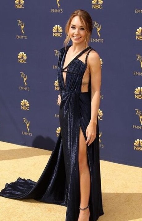 Holly Taylor schauspielerin erotische foto