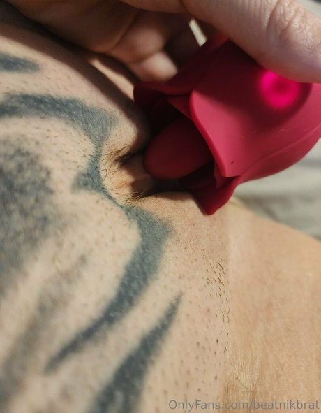 vollbusige brünette onlyfans kunst nacktheit archiv