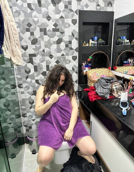 Mayla Souza sexy erwachsene foto