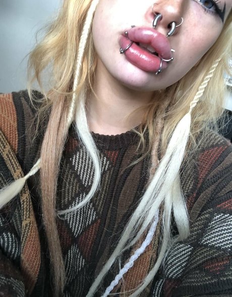 blonde berühmte onlyfans nackt foto