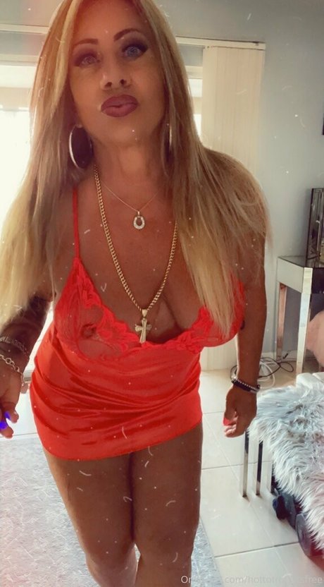 hottotrottotsfree exklusive nackte bild