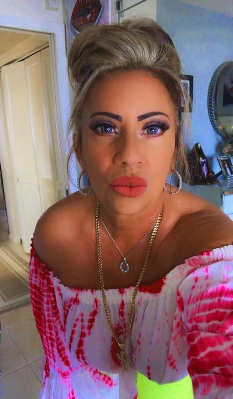 zierliche brünette nur fans nackt pornografische foto