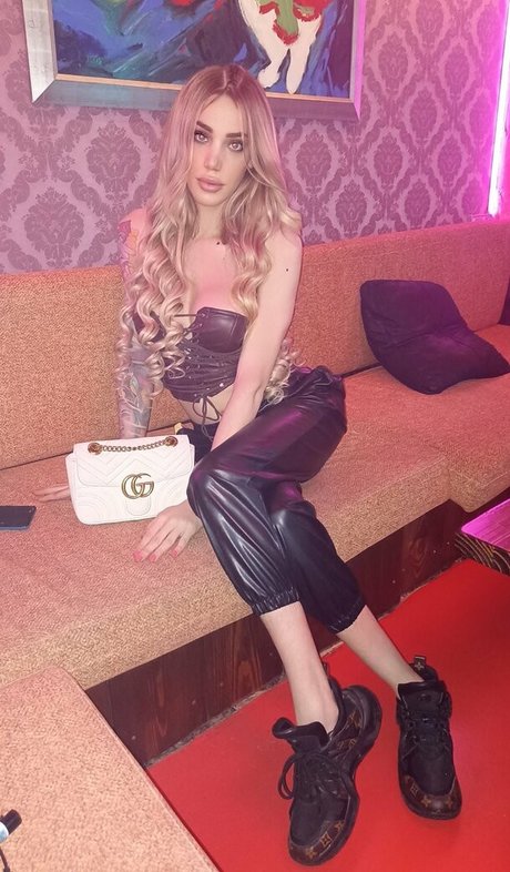 TsLindsayPrat model kunst archiv