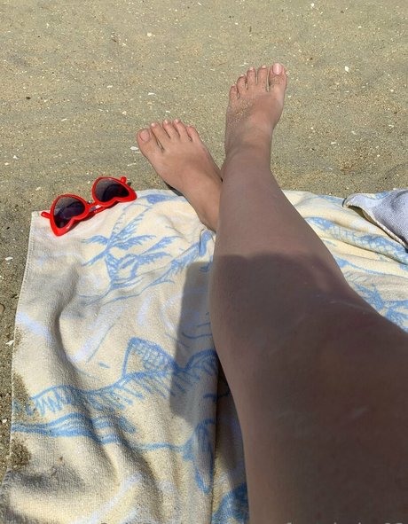 barefoot babe02 schauspielerin xxx bild