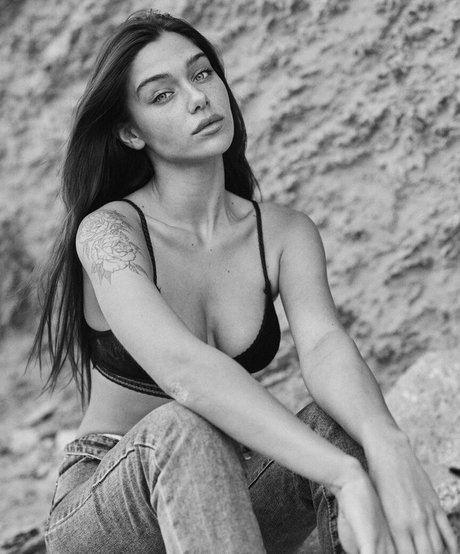 Milana Vino nackt fotos