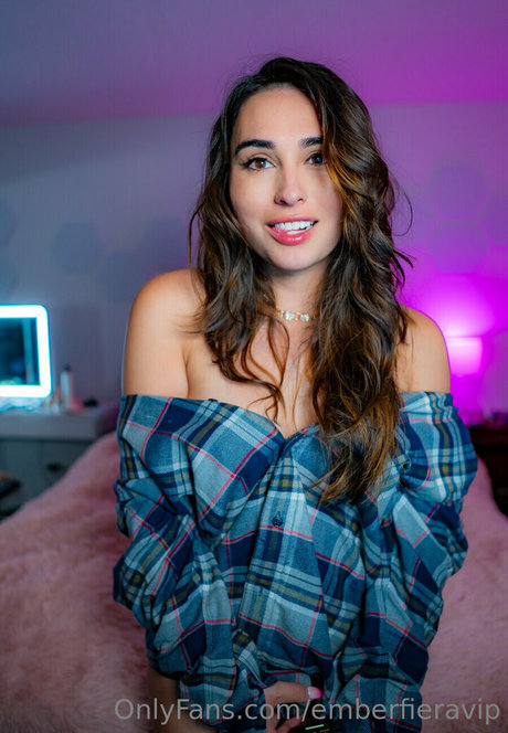 zierliche brünette nur fans xxx nackte bild