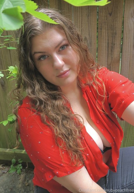 rubypeachfree model foto