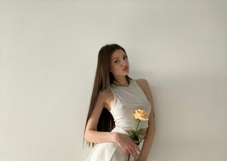 ellie noir erotische kunst galerien