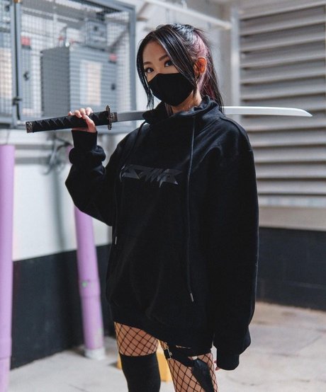 Lenalemon schauspielerin perfekte bild