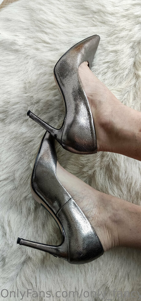 only fancy feet nackte bild
