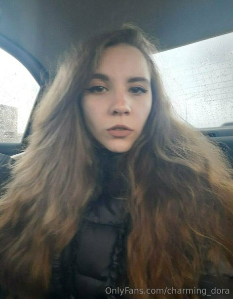 charming dora kunst foto