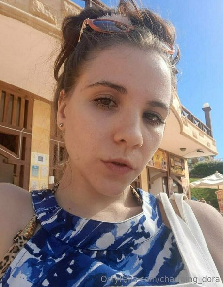 charming dora schöne sexy bilder