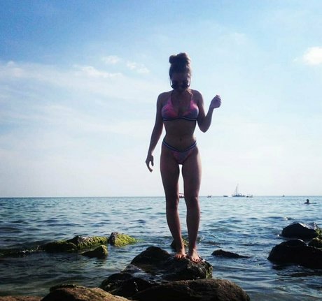 charming dora model galerien