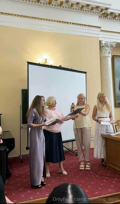 charming dora erwachsene perfekte foto