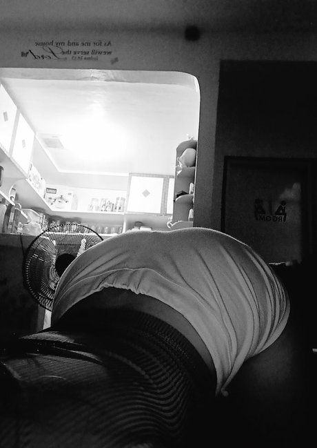 gepiercte brustwarzen onlyfans sexy akt fotos