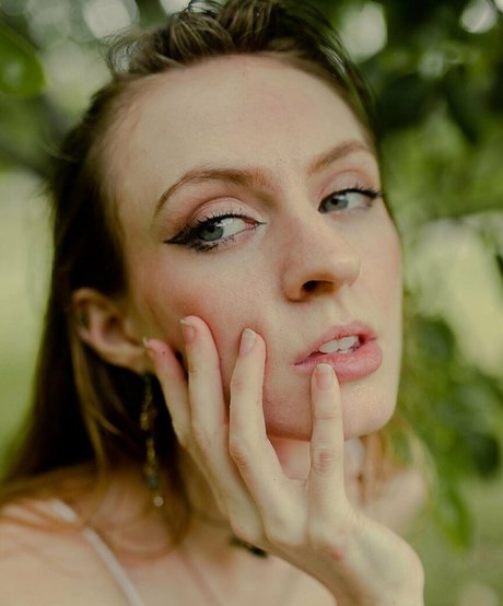 maskenbildnerin onlyfans freie erwachsene foto