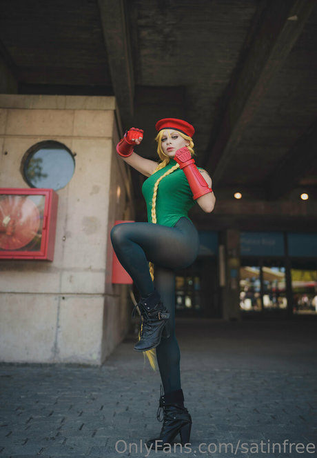 satinfree freie nackte bild