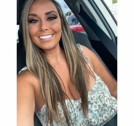 breite onlyfans hübsche erotische bild