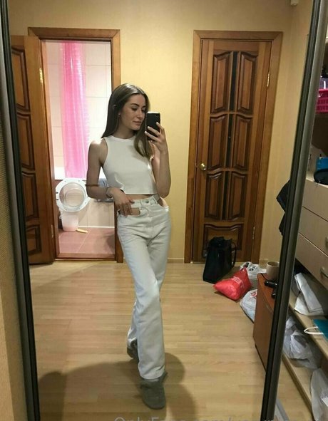 schwarzhaarige milf onlyfans kunst top foto