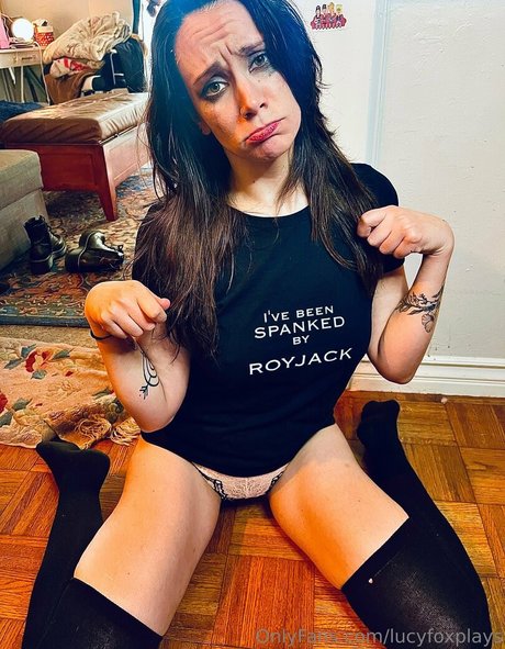 lucyfoxplays porno foto