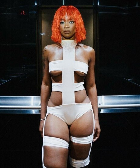 Ari Lennox nackt pornostar galerien