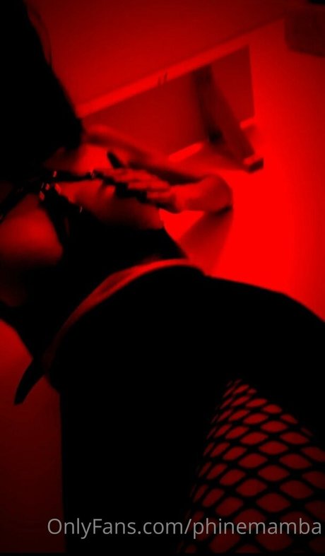 phinemamba freie akt archiv