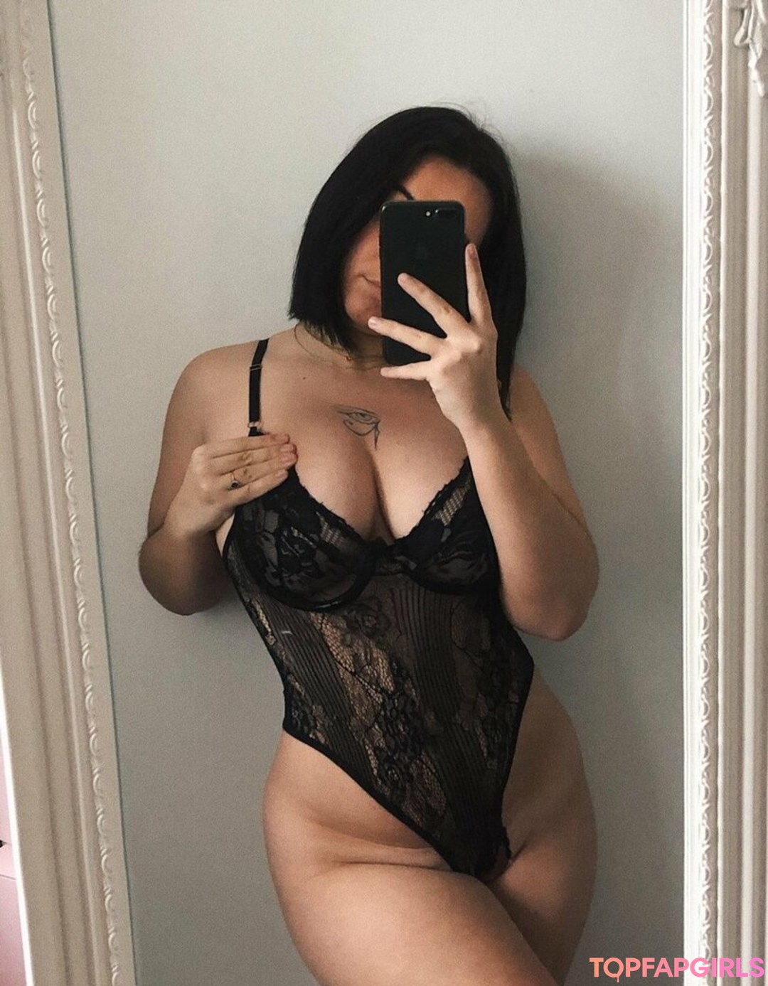 Badgalantii model nackt galerien