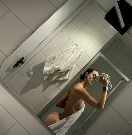 feralxxxberry model xxx galerie