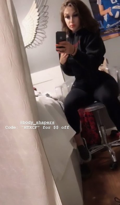 Chloe Flores top nette galerie