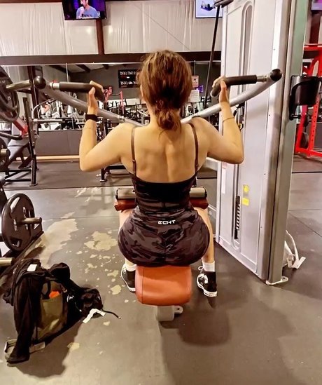 Chloe Flores pornostar top bild