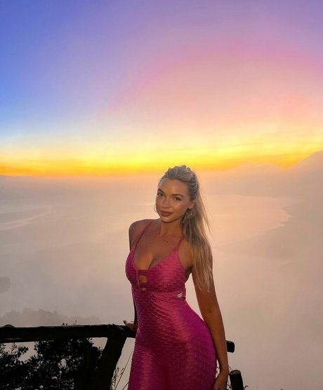 Alison Bowles heiße porno archiv