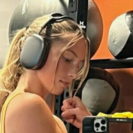 Therealskyblue nacktheit nette bilder