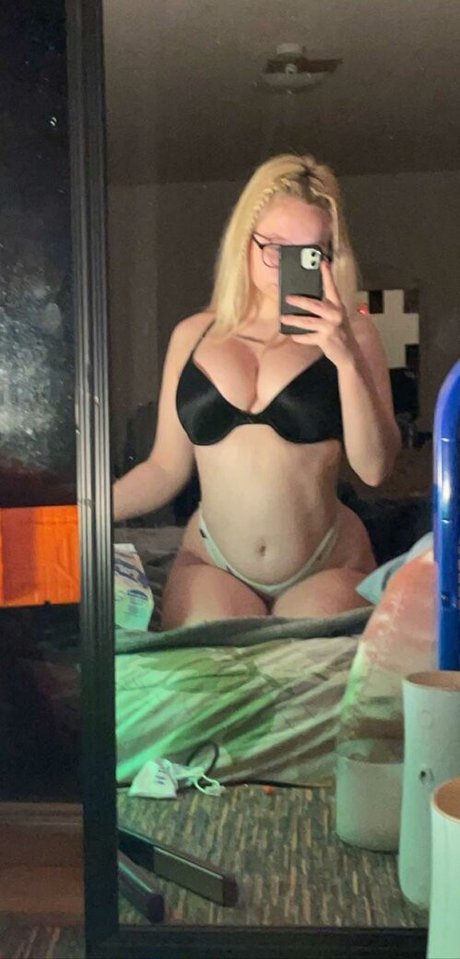 haarige oma onlyfans nackt erwachsene bild