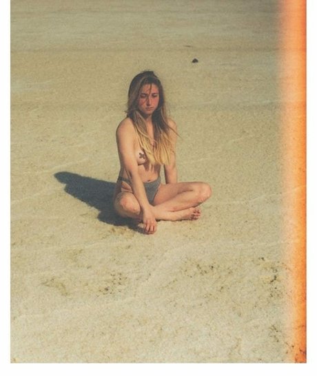 Noam Magen model kunst archiv