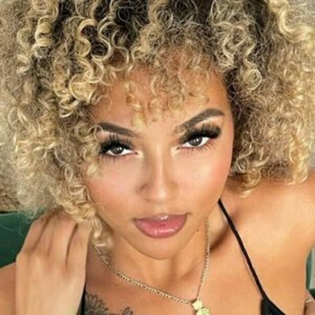 ungeschnittene onlyfans nackt sexy fotos