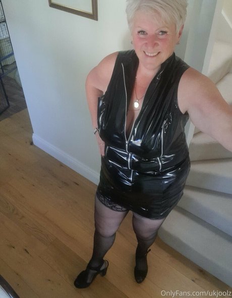 schöne latina-onlyfans top schöne bild