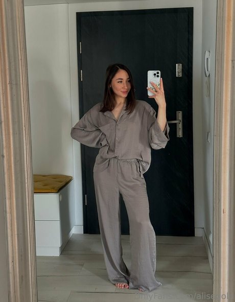 dicke oberschenkel onlyfans kunst nackte foto